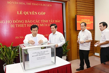 Bộ VH-TT&DL quyên góp 400 triệu đồng ủng hộ đồng bào các tỉnh Tây Bắc