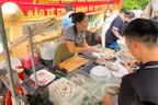 Quầy lòng lợn ở Bắc Ninh gây sốt, hút khách nhờ cách bán hàng của bà chủ