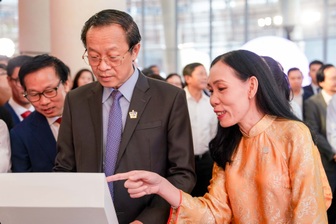 Thứ trưởng Bộ GD&ĐT: Sinh viên là trung tâm của sứ mệnh giáo dục đại học