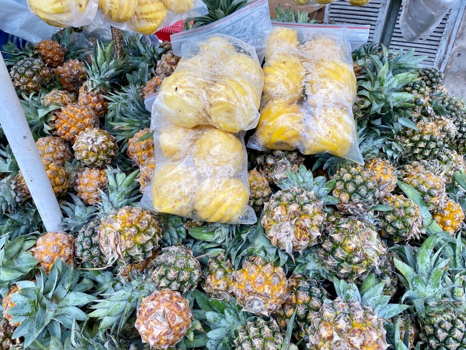 Thơm “tí hon, bé như quả trứng, ngày bán cả trăm cân - 2 Thơm “tí hon, bé như quả trứng, ngày bán cả trăm cân - 2