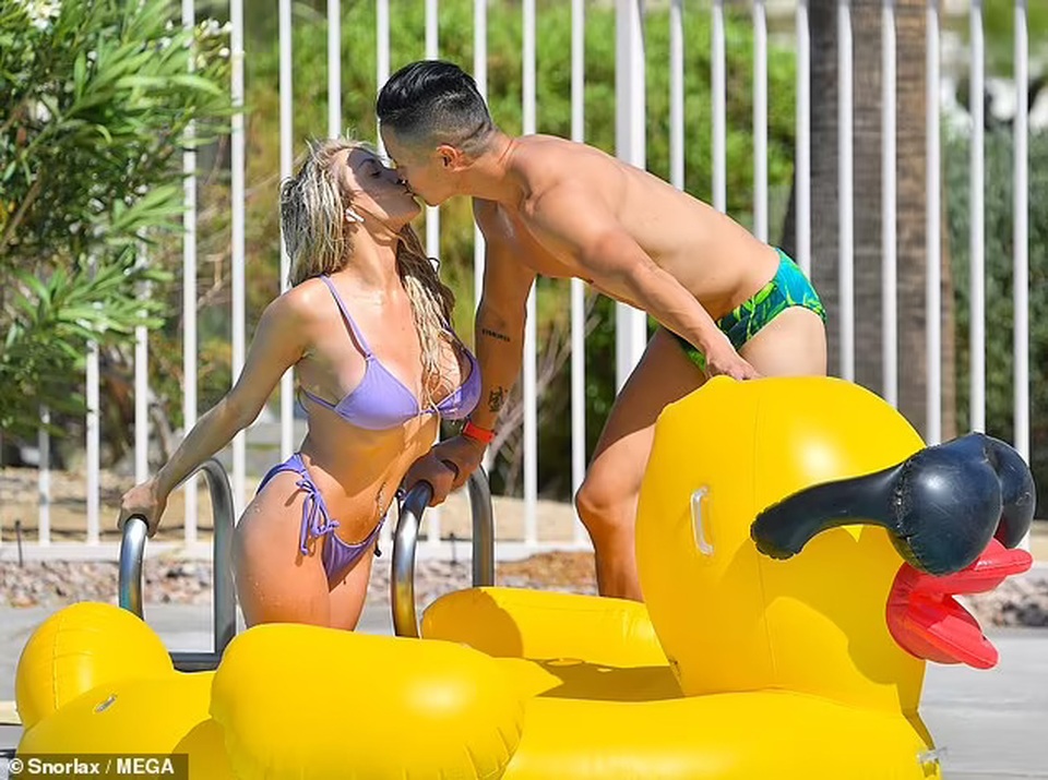 Cô dâu 16 tuổi Courtney Stodden tái xuất gợi cảm sau tuyên bố đính hôn - 1 Cô dâu 16 tuổi Courtney Stodden tái xuất gợi cảm sau tuyên bố đính hôn - 1