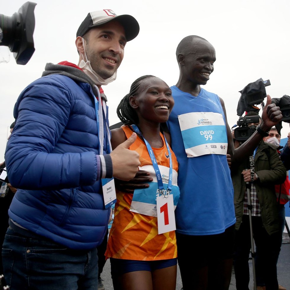 VĐV người Kenya phá sâu kỷ lục thế giới bán marathon nữ ở cự ly 21km - 1 VĐV người Kenya phá sâu kỷ lục thế giới bán marathon nữ ở cự ly 21km - 1
