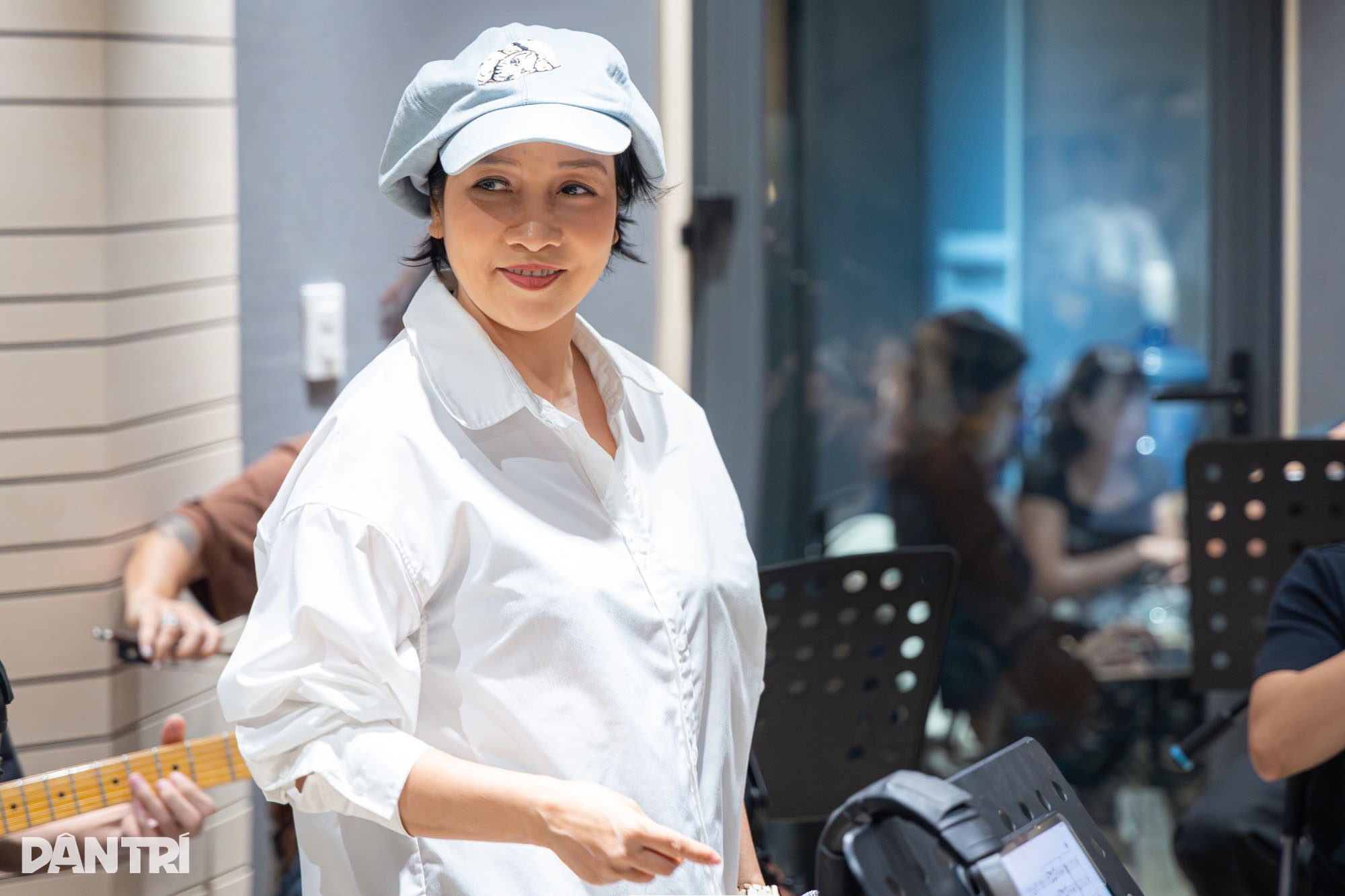 Diva Mỹ Linh tiết lộ bí quyết hôn nhân: “Lý trí quan trọng hơn tình yêu” - 4