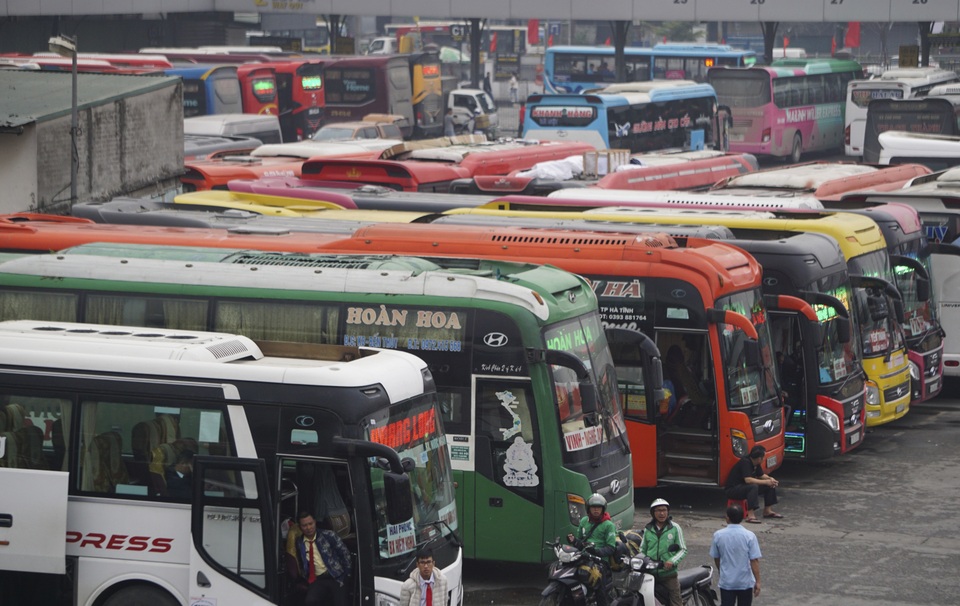 Hà Nội: Bến xe vắng lạ thường chiều cuối năm - 5