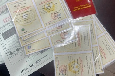 Làm giả văn bằng chứng chỉ của nhiều trường đại học ngay tại nhà