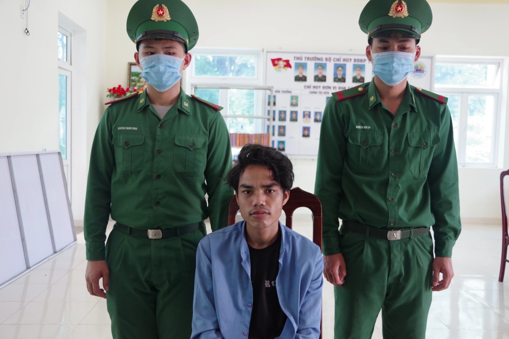 Chèo thuyền vượt sông, vận chuyển 60.000 viên ma túy trong đêm - 2 Chèo thuyền vượt sông, vận chuyển 60.000 viên ma túy trong đêm - 2