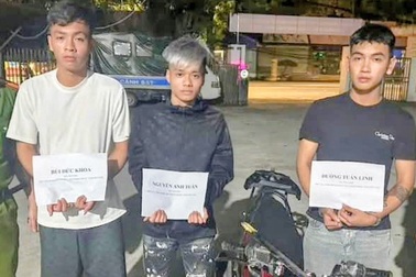 Khởi tố nhóm thanh niên vô cớ chém người đi đường để “thể hiện bản thân”