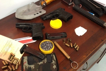 Nhóm nam nữ đi ô tô, mang theo súng để giải quyết mâu thuẫn