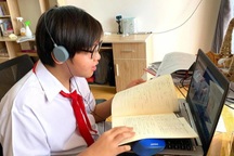 Học sinh ăn tạm, ngủ thiếu, phờ phạc vì học thêm… online