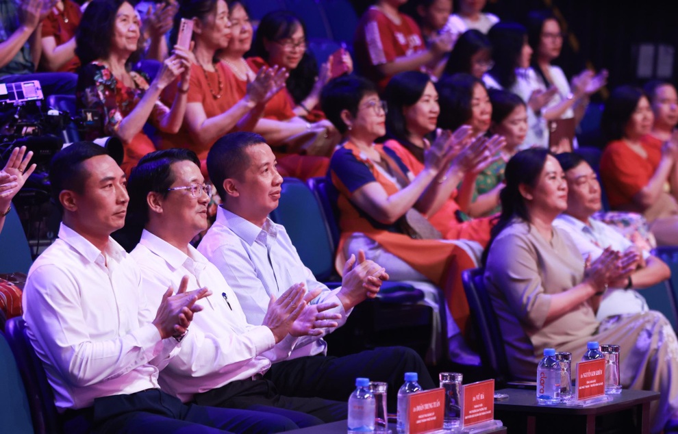 NSND Phương Thảo: Hát về Bác, tôi hát bằng cả trái tim - 4 NSND Phương Thảo: Hát về Bác, tôi hát bằng cả trái tim - 4