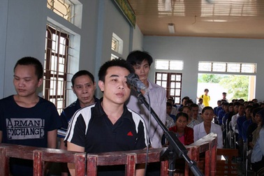 Thợ săn thú rừng mang vũ khí cướp ngân hàng