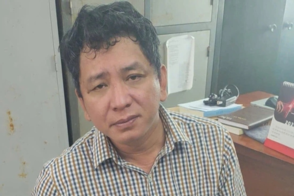 Công an vận động giám đốc bị truy nã đặc biệt ra đầu thú - 1 Công an vận động giám đốc bị truy nã đặc biệt ra đầu thú - 1