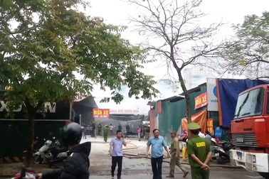 Cháy gara ô tô tại Hà Nội