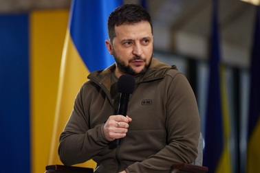 Áo của Tổng thống Ukraine "cháy hàng"