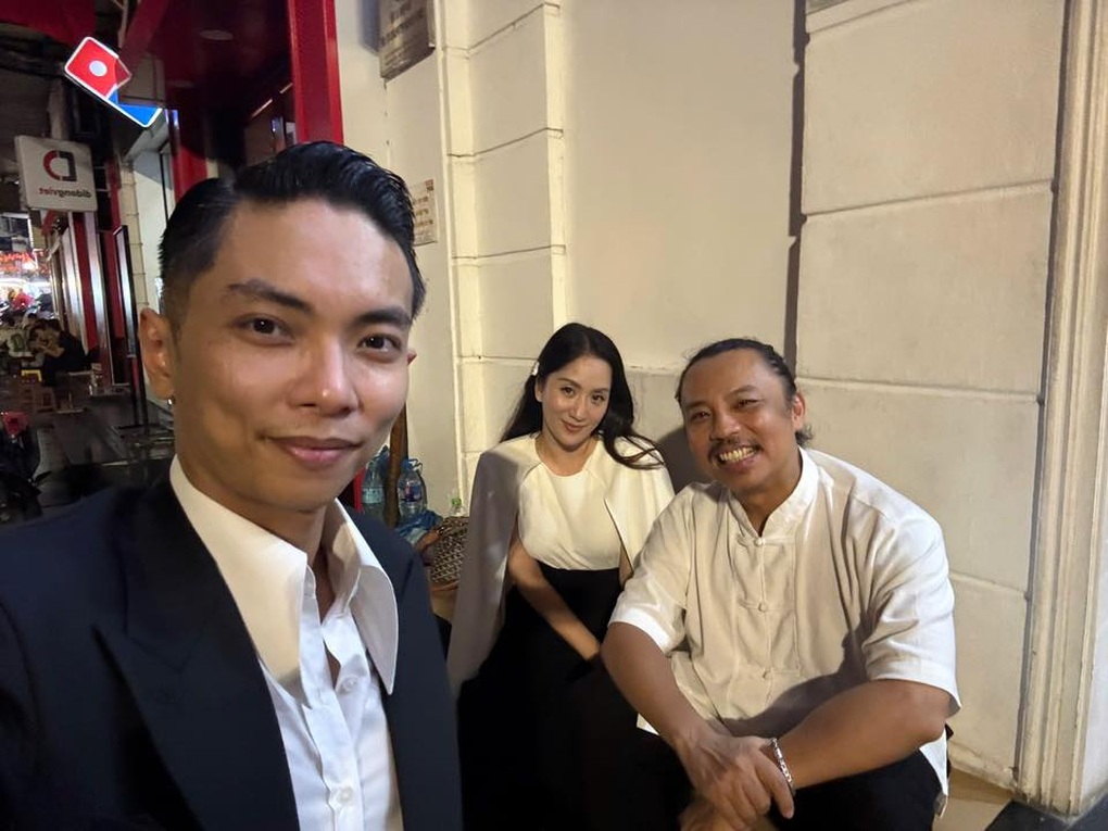 Hình ảnh vợ chồng Khánh Thi - Phan Hiển mừng sinh nhật Chí Anh gây chú ý - 2 Hình ảnh vợ chồng Khánh Thi - Phan Hiển mừng sinh nhật Chí Anh gây chú ý - 2