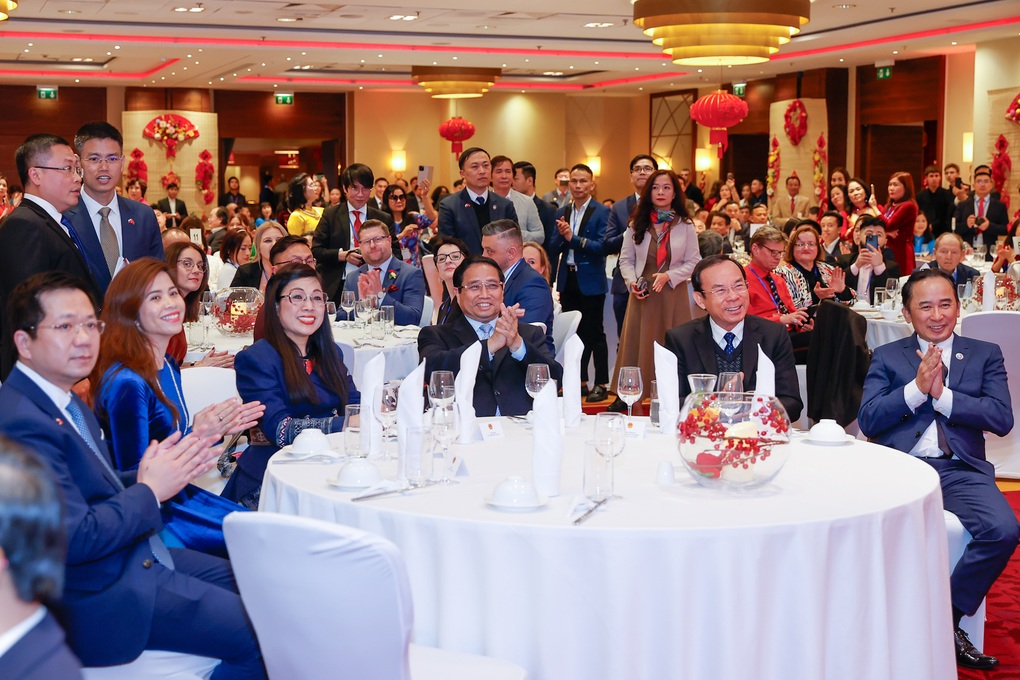 Thủ tướng và Phu nhân dự chương trình Xuân quê hương tại Ba Lan - 2 Thủ tướng và Phu nhân dự chương trình Xuân quê hương tại Ba Lan - 2