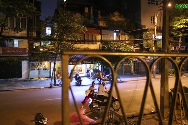 Phố vắng lãng mạn trong đêm ở Hà Nội