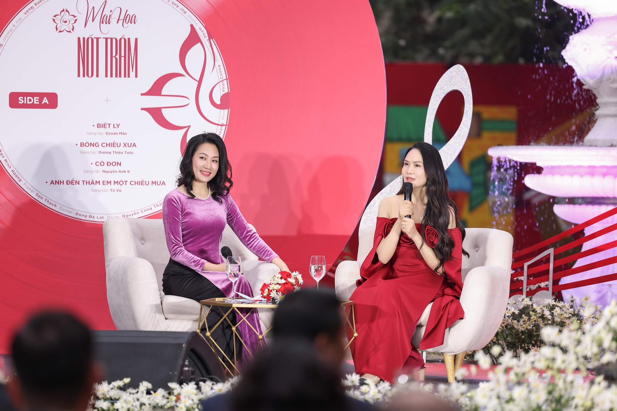 People's Artist Mai Hoa: I sing sad but peaceful songs, not lonely on the sofa - 1 NSND Mai Hoa: Tôi hát nhạc buồn nhưng an yên, không cô đơn trên sofa - 1