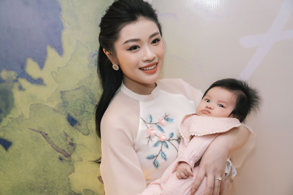 Sao mai Thu Hằng: Bí mật kết hôn, chờ con gái cứng cáp sẽ tổ chức đám cưới - 3 Sao mai Thu Hằng: Bí mật kết hôn, chờ con gái cứng cáp sẽ tổ chức đám cưới - 3