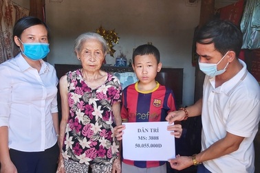 Bạn đọc Dân trí ủng hộ cụ bà 88 tuổi nuôi con tâm thần và 2 cháu nhỏ