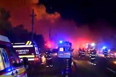 Trạm xăng nổ như cầu lửa ở Romania