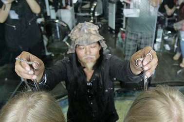 Nhắm mắt, xắt ra… tiền