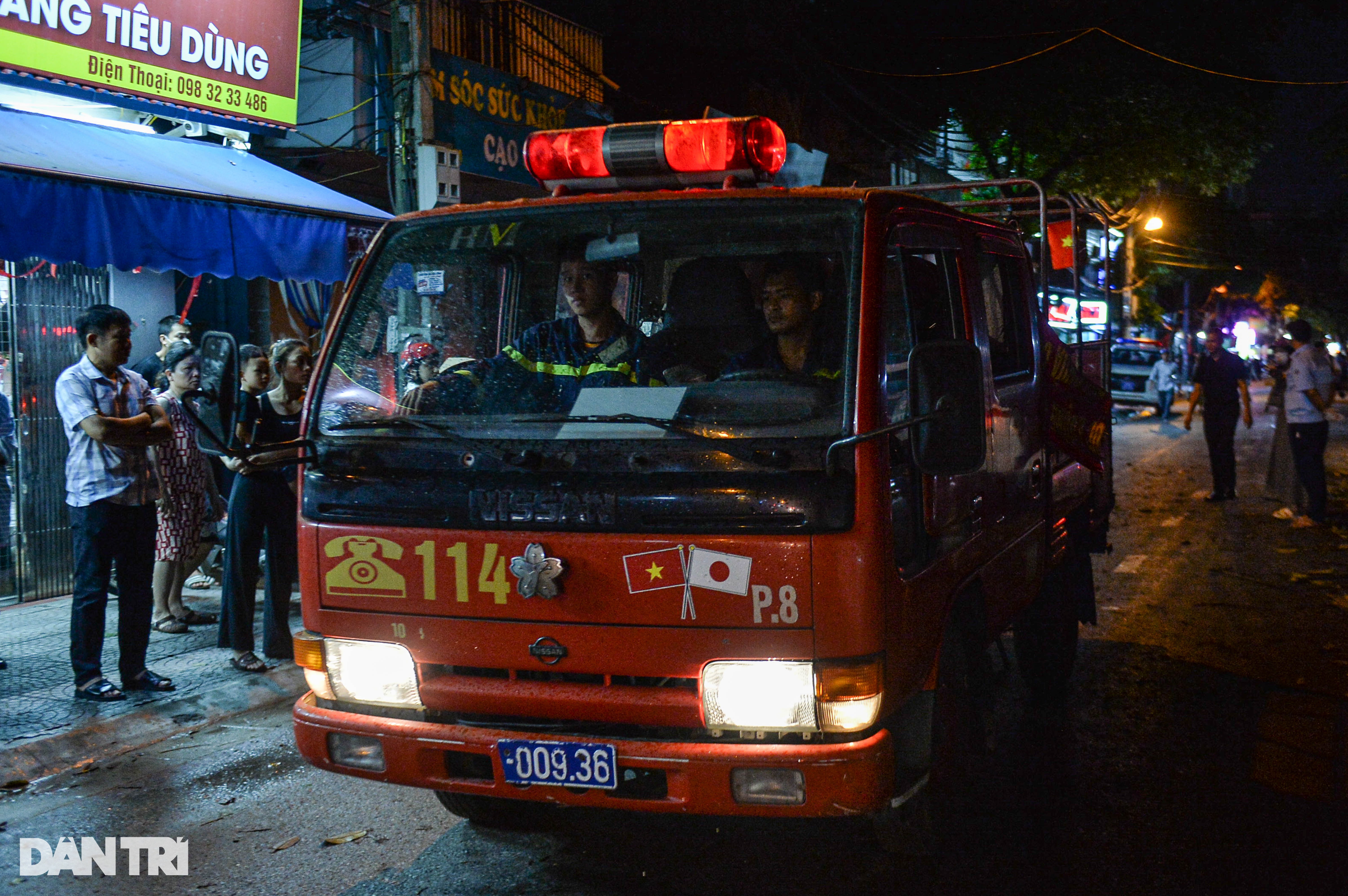 Hiện trường vụ cháy nhà 6 tầng trên phố Định Công Hạ ở Hà Nội - 4