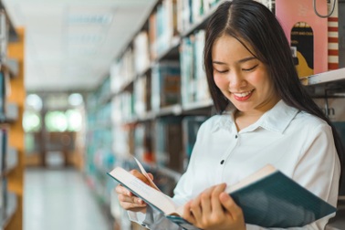 Cơn lốc AI và nguy cơ "xóa sổ" văn hóa đọc trong sinh viên