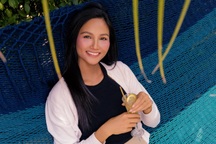 H'Hen Niê và loạt trang phục “giấu bụng” trước khi công bố tin vui