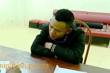 Hai thanh niên trộm xe SH, rút dao đâm công an