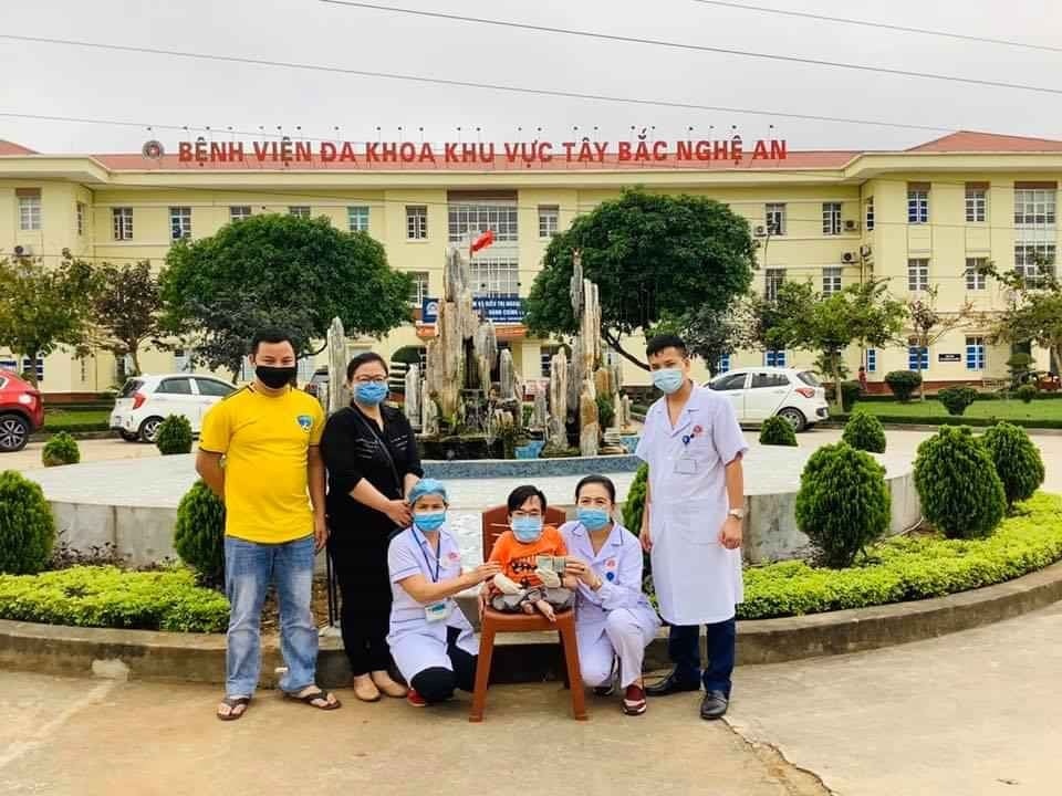 Chàng trai “xương thủy tinh” đập heo tiết kiệm ủng hộ chống dịch Covid-19 - 1 Chàng trai “xương thủy tinh” đập heo tiết kiệm ủng hộ chống dịch Covid-19 - 1