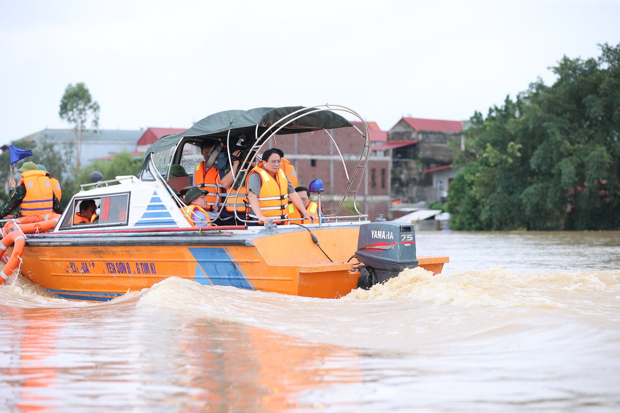 Thủ tướng về Bắc Giang thị sát, chỉ đạo ứng phó mưa lũ - 2