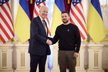 Tổng thống Biden bất ngờ đến Ukraine