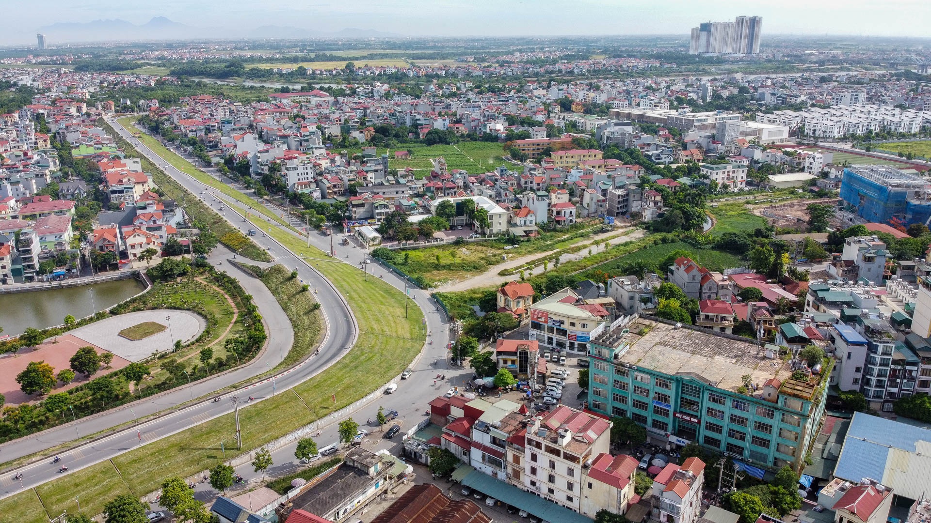Toàn cảnh con đường nghìn tỷ tại Hà Nội: Làm được vài trăm mét sau 2 năm - 4 Toàn cảnh con đường nghìn tỷ tại Hà Nội: Làm được vài trăm mét sau 2 năm - 4