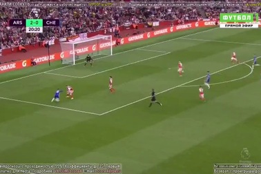 Arsenal - Chelsea: Willian dứt điểm đi chệch cột dọc
