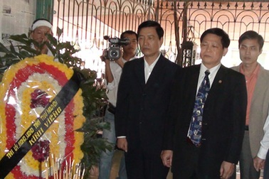 Lâm tặc lao thẳng ô tô sát hại cán bộ kiểm lâm