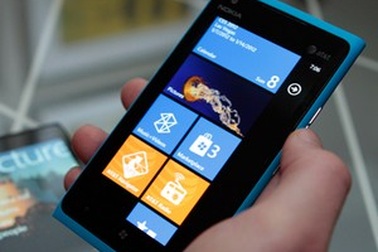 Trải nghiệm smartphone “bom tấn” mở màn CES 2012