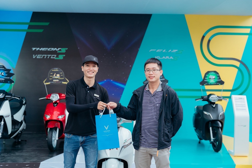 VinFast: Đăng ký lái thử xe máy điện, nhận ưu đãi tiền triệu - 4 VinFast: Đăng ký lái thử xe máy điện, nhận ưu đãi tiền triệu - 4