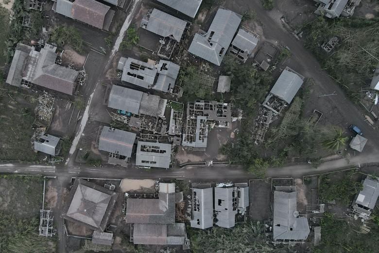 Cảnh tượng như tận thế khi núi lửa phun trào ở Indonesia, 34 người chết - 10