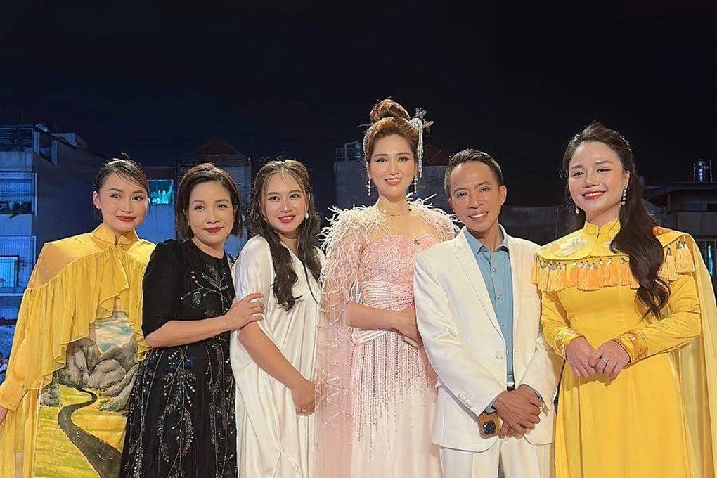 Dàn nghệ sĩ hội ngộ trong đêm nghệ thuật đặc sắc tại Ninh Bình - 1 Dàn nghệ sĩ hội ngộ trong đêm nghệ thuật đặc sắc tại Ninh Bình - 1