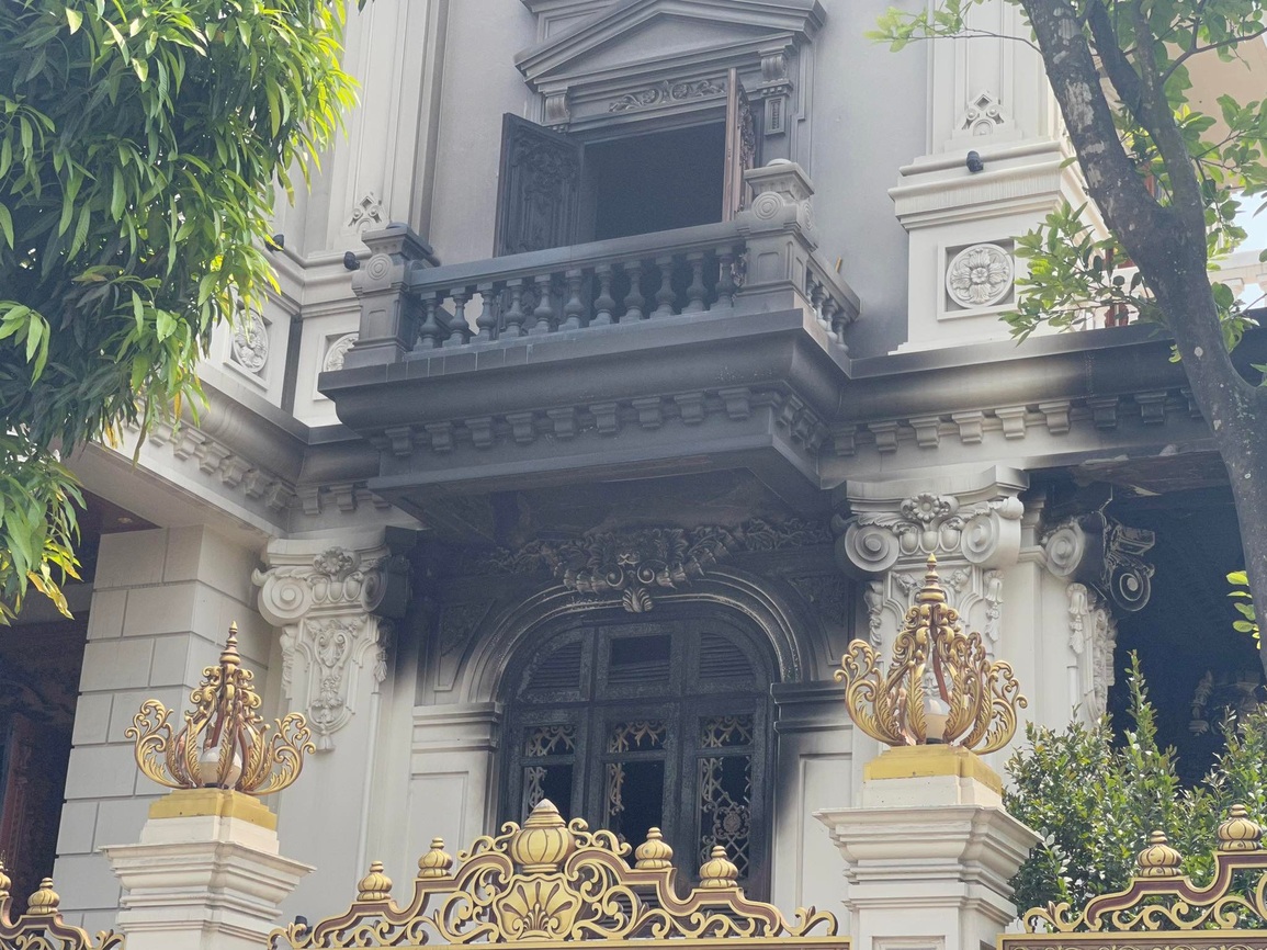 Hình ảnh biệt thự trăm tỷ của đại gia đất mỏ sau vụ cháy - 6 Hình ảnh biệt thự trăm tỷ của đại gia đất mỏ sau vụ cháy - 6