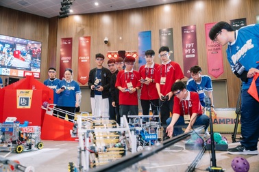 Học sinh thiết kế robot, lên ý tưởng đưa STEM đến với bạn nhỏ vùng cao