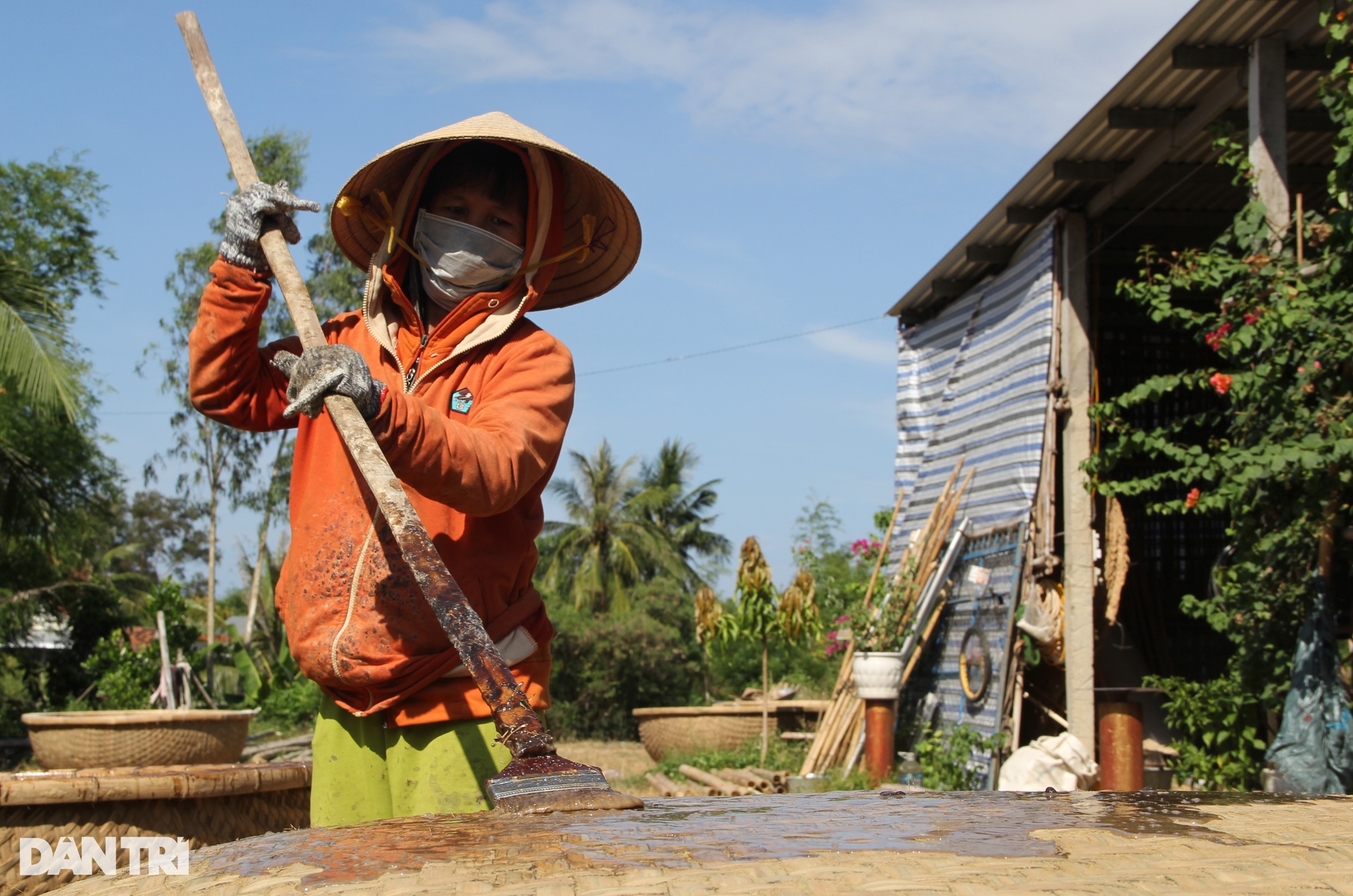 Thuyền thúng tre xuất ngoại tơi tới, đôi vợ chồng làm giàu từ nghề... bỏ đi - 11