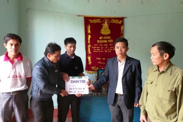 Gần 37 triệu đồng đến với 2 đứa trẻ mồ côi, cha bệnh hiểm nghèo