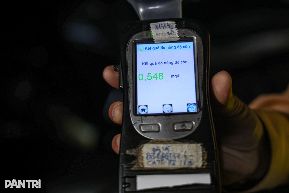 Gần 100 cảnh sát tuần tra truy bắt quái xế trong đêm - 6 Gần 100 cảnh sát tuần tra truy bắt quái xế trong đêm - 6