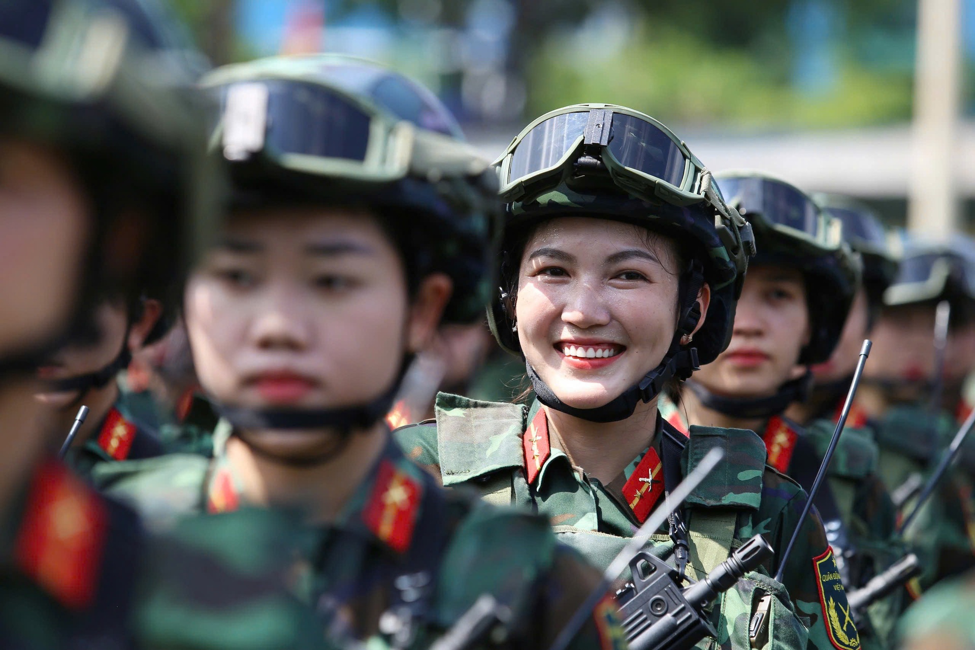 Cô gái xinh đẹp trong video trò chuyện với Đại tướng Phan Văn Giang gây sốt - 6 Cô gái xinh đẹp trong video trò chuyện với Đại tướng Phan Văn Giang gây sốt - 6