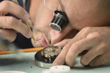 Đây là cách nghệ nhân tạo ra chiếc đồng hồ đeo tay trị giá hàng triệu USD