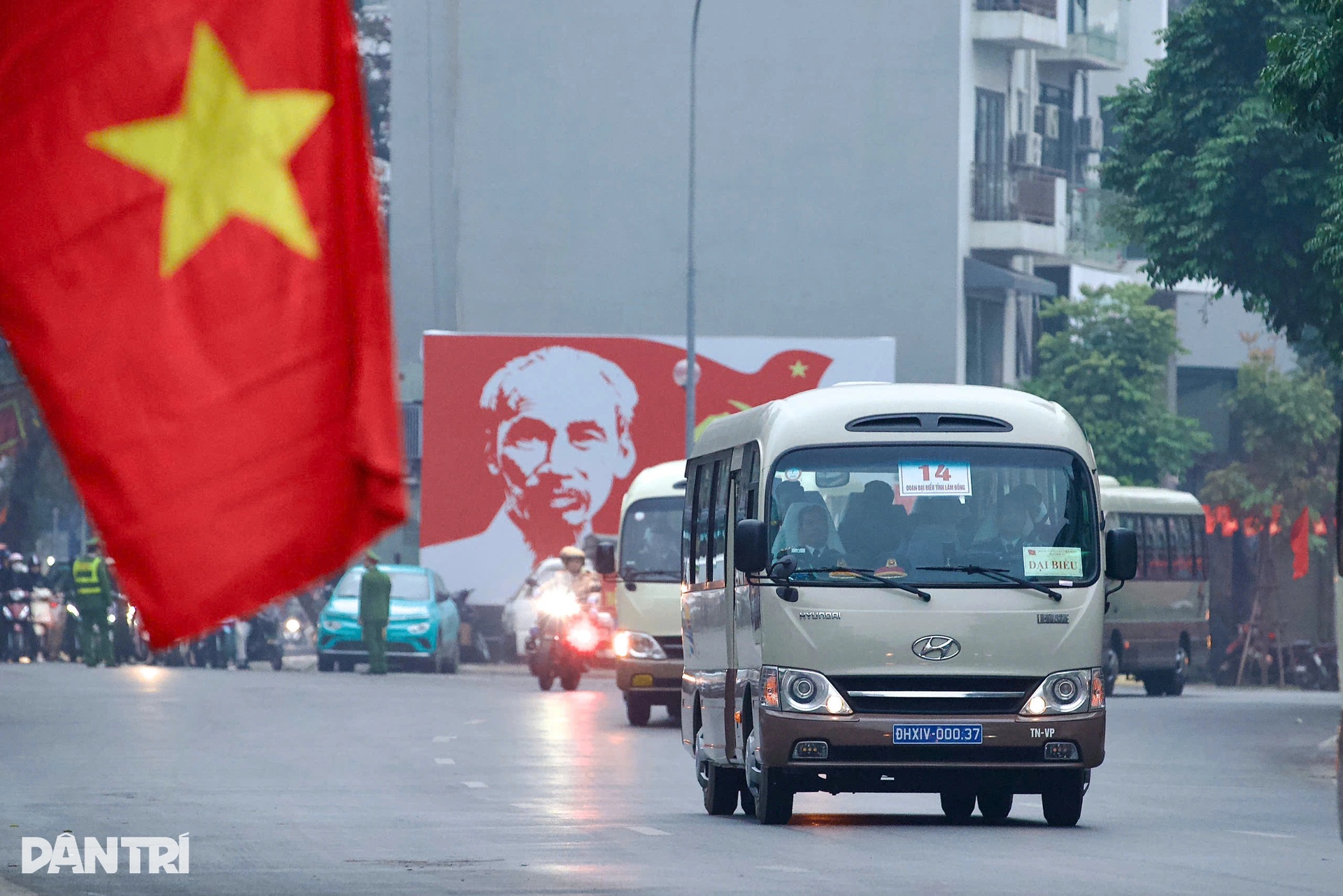 Đoàn xe đại biểu Đại hội XIV di chuyển trang nghiêm giữa lòng Hà Nội - 9