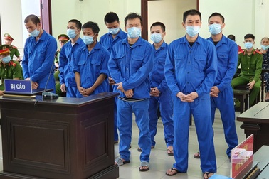 Thu tiền bảo kê của người buôn chíp chíp, 8 bị cáo lãnh án