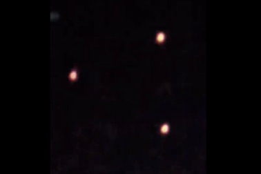 Bí ẩn UFO ánh sáng đỏ xuất hiện trên bầu trời 4 bang nước Mỹ